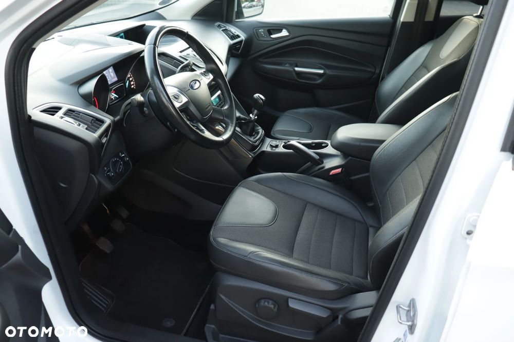 Ford Kuga 2.0 TDCi 2x4 Titanium - 17