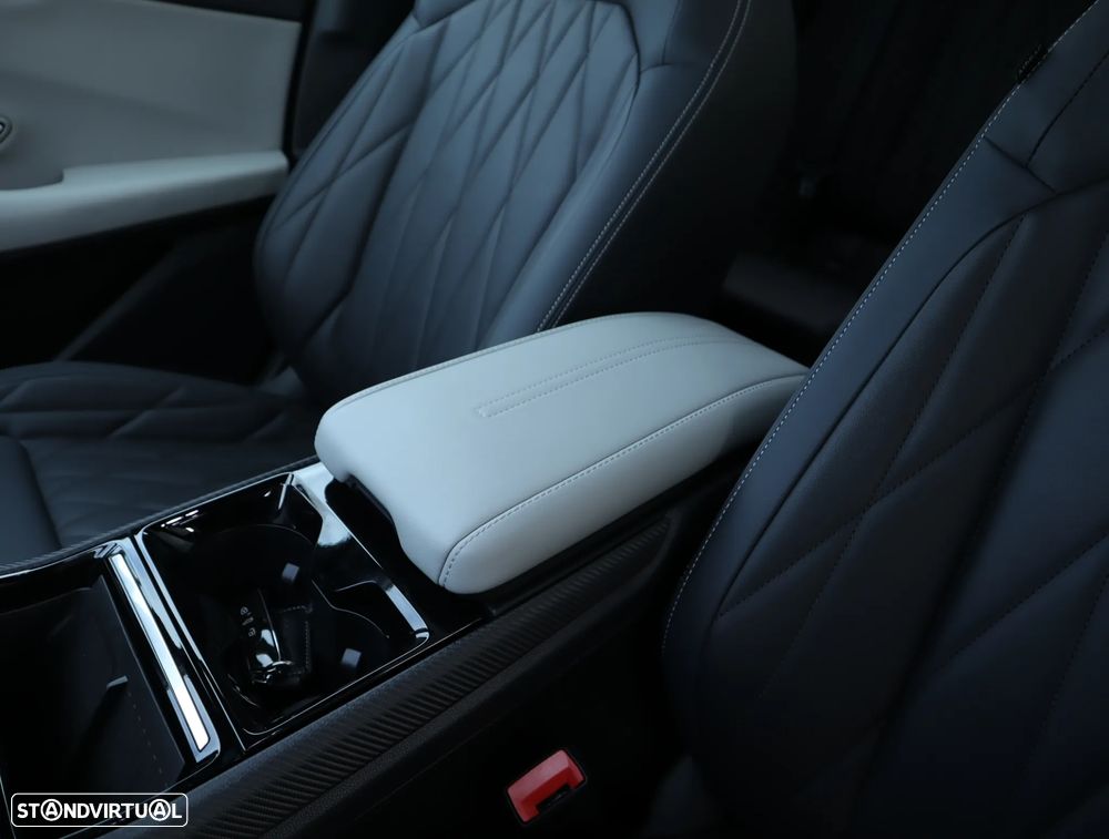 Ford Explorer 79 kWh Premium AWD - 34