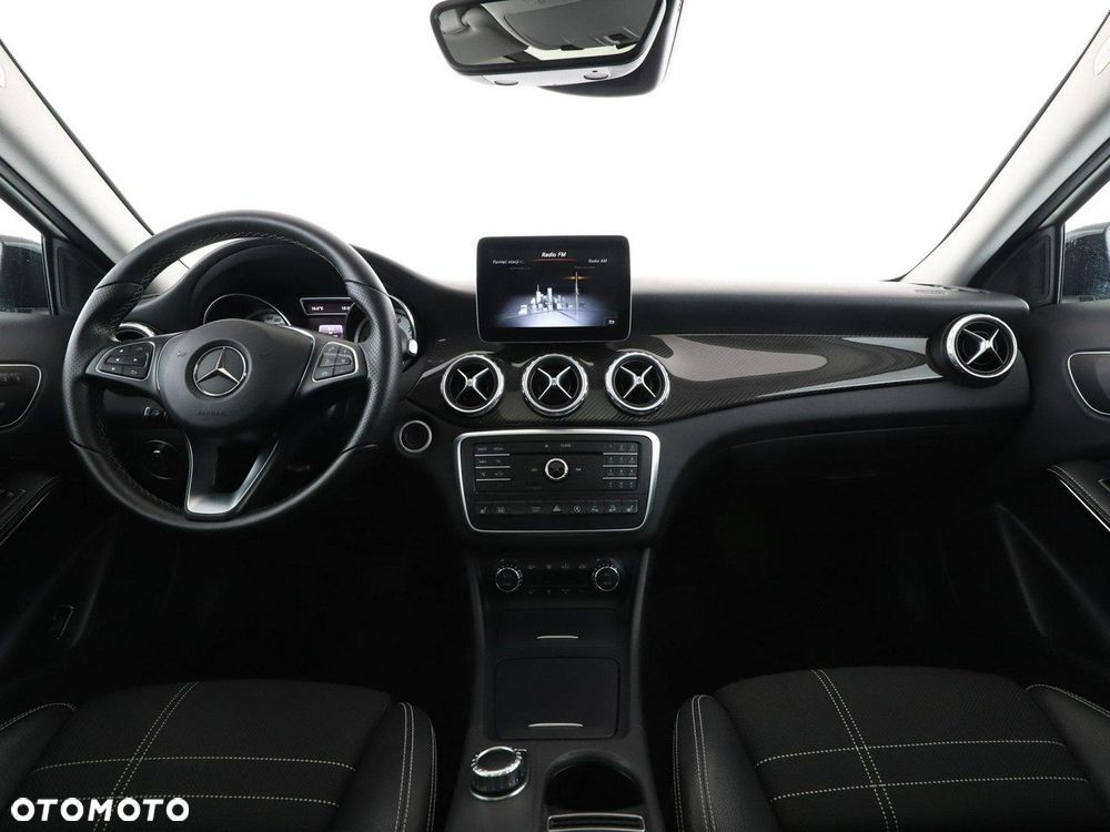Mercedes-Benz GLA 250 4-Matic Urban - 16