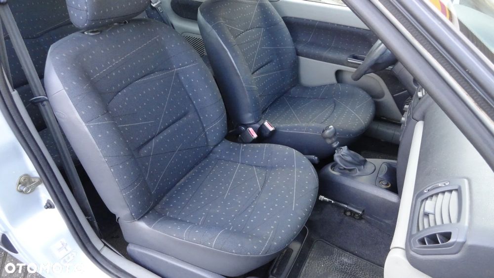 Renault Clio 1.2 16V Authentique - 8