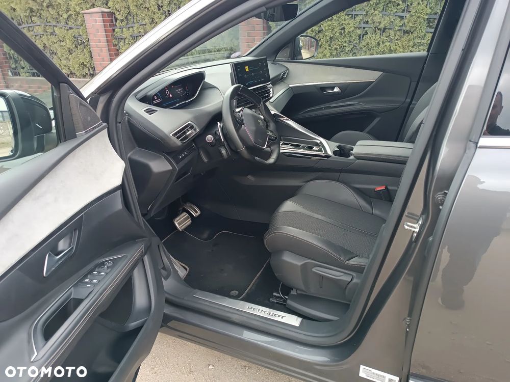 Peugeot 5008 Hybrid 136 e-DSC GT - 11