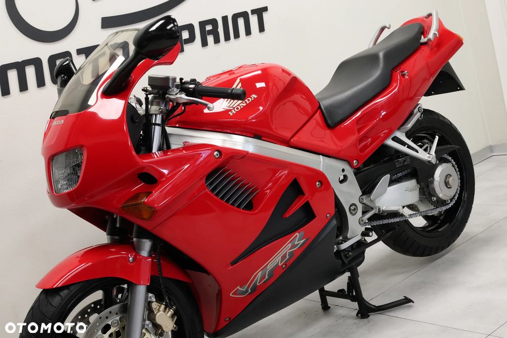 Honda VFR - 12