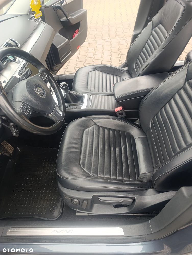 Volkswagen Passat 2.0 TDI Highline - 17