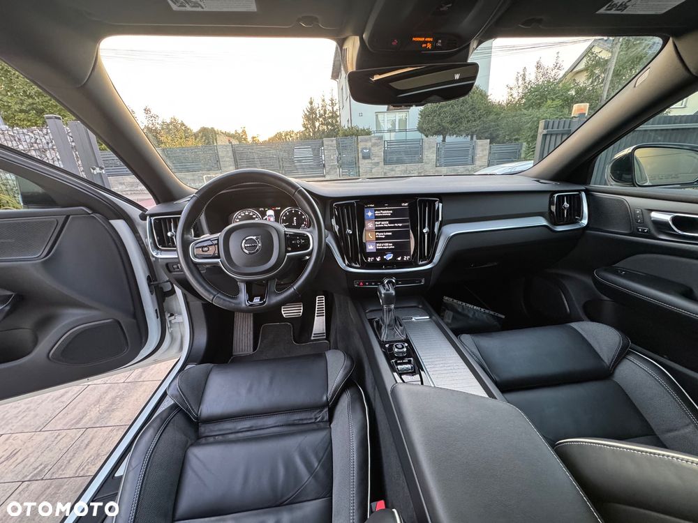 Volvo S60 T6 AWD R-Design - 24