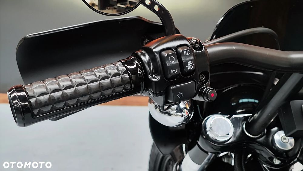 Harley-Davidson Softail Street Bob - 31