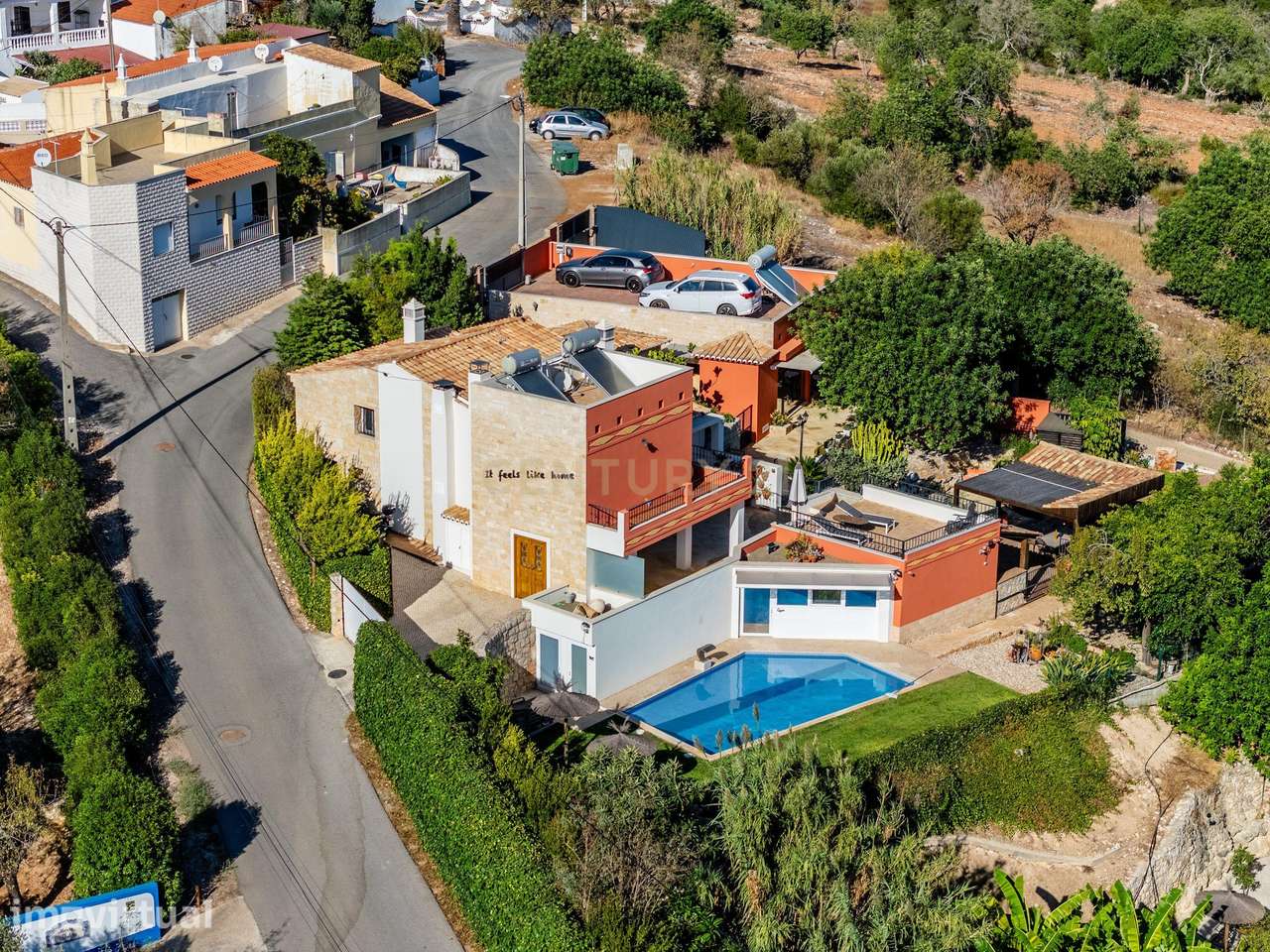 Propriedade com três habitações, piscina aquecida e sauna, num terreno - Grande imagem: 2/46
