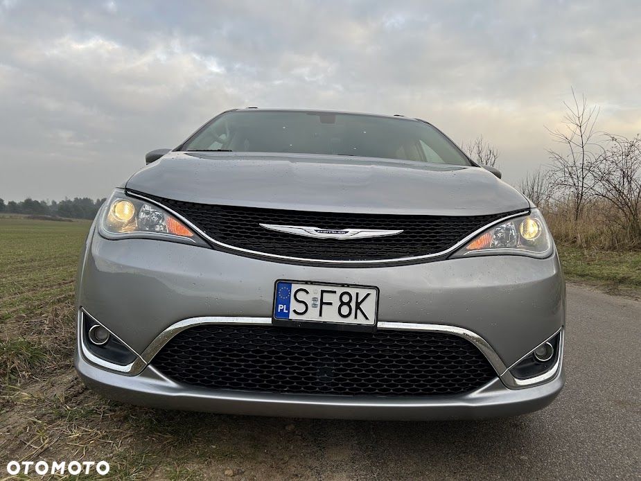 Chrysler Pacifica - 22