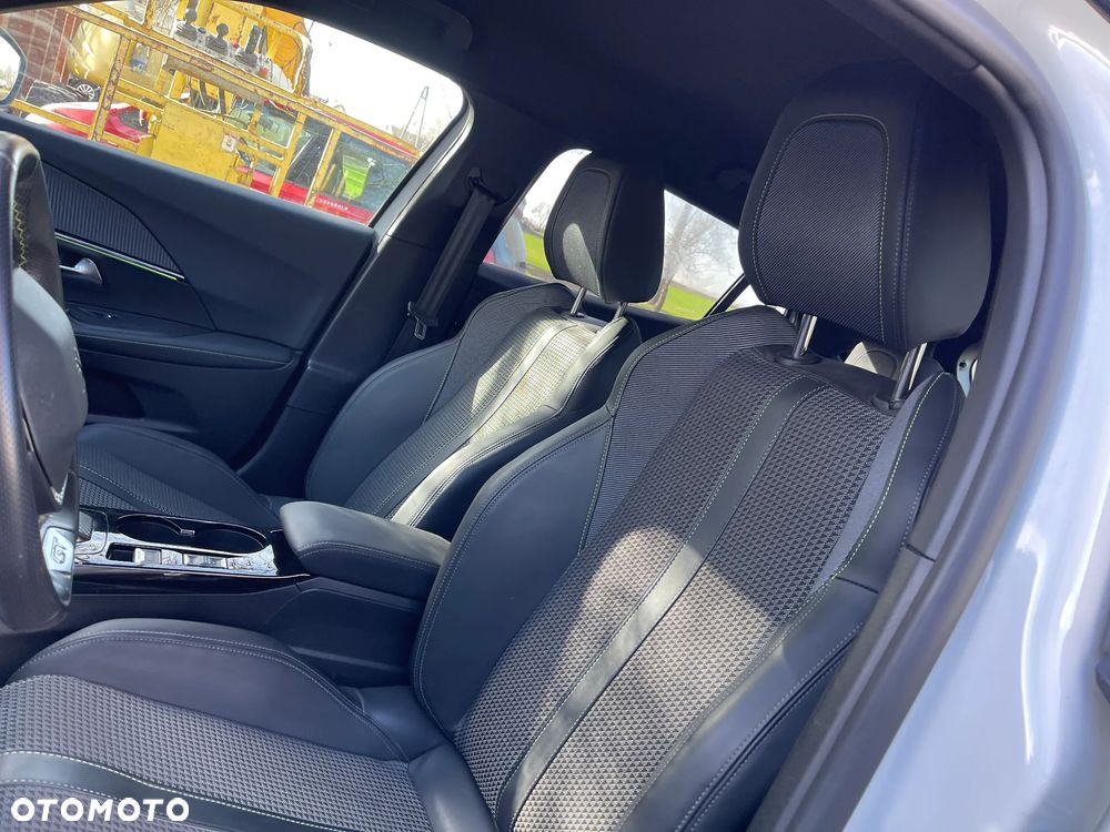 Peugeot 2008 50kWh GT - 17