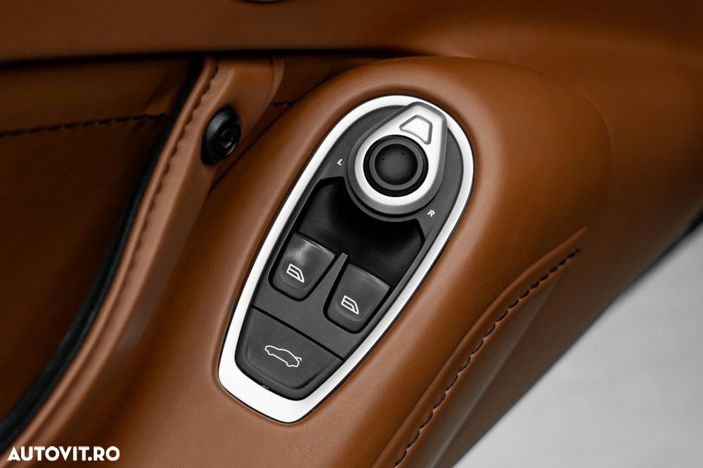 Aston Martin V8 Vantage Standard - 38