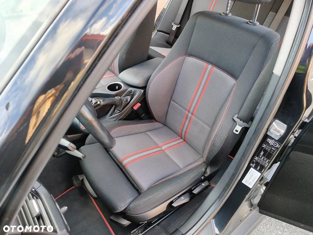 BMW X1 sDrive16d Sport Line - 14