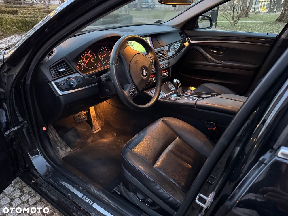BMW Seria 5 528i - 16