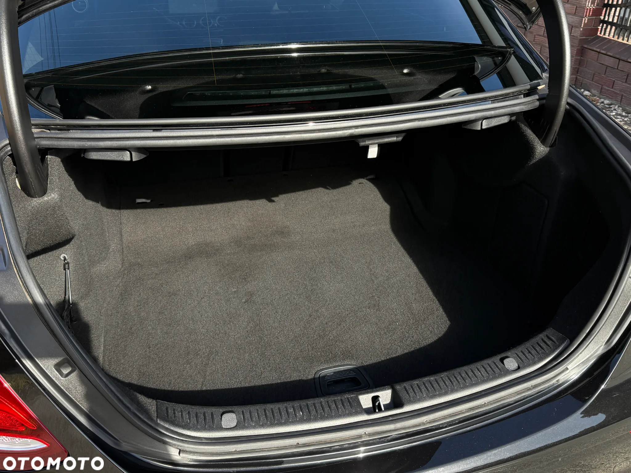 Mercedes-Benz Klasa E 220 d 4-Matic 9G-TRONIC - 37