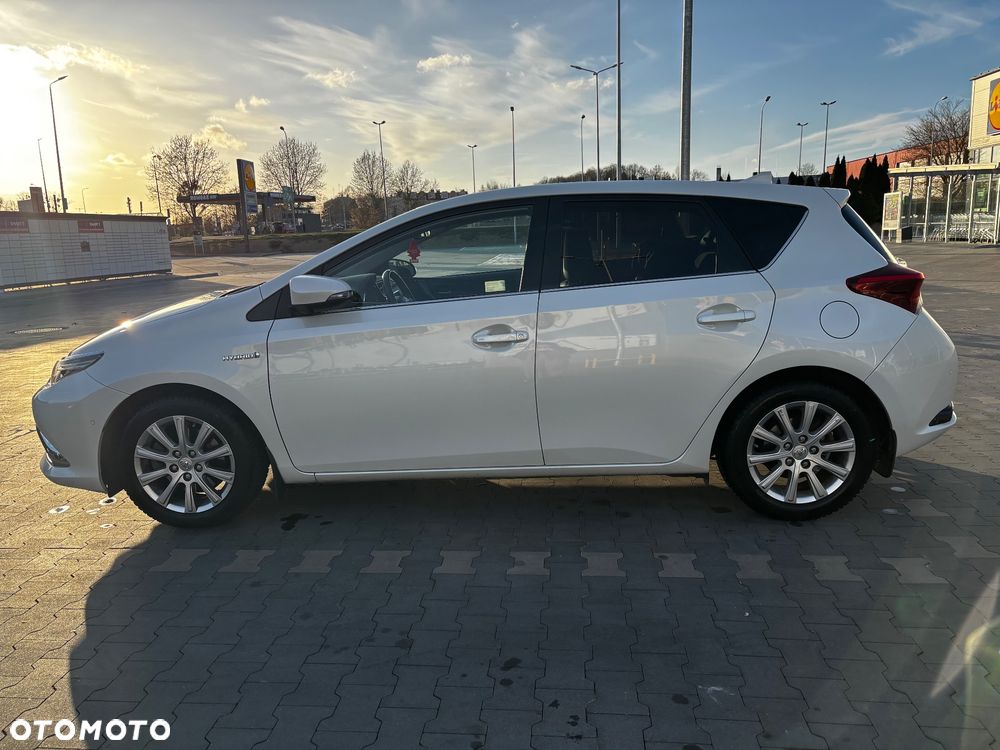 Toyota Auris Hybrid 135 Prestige - 2