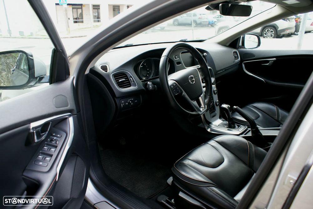 Volvo V40 2.0 D3 VOR - 9