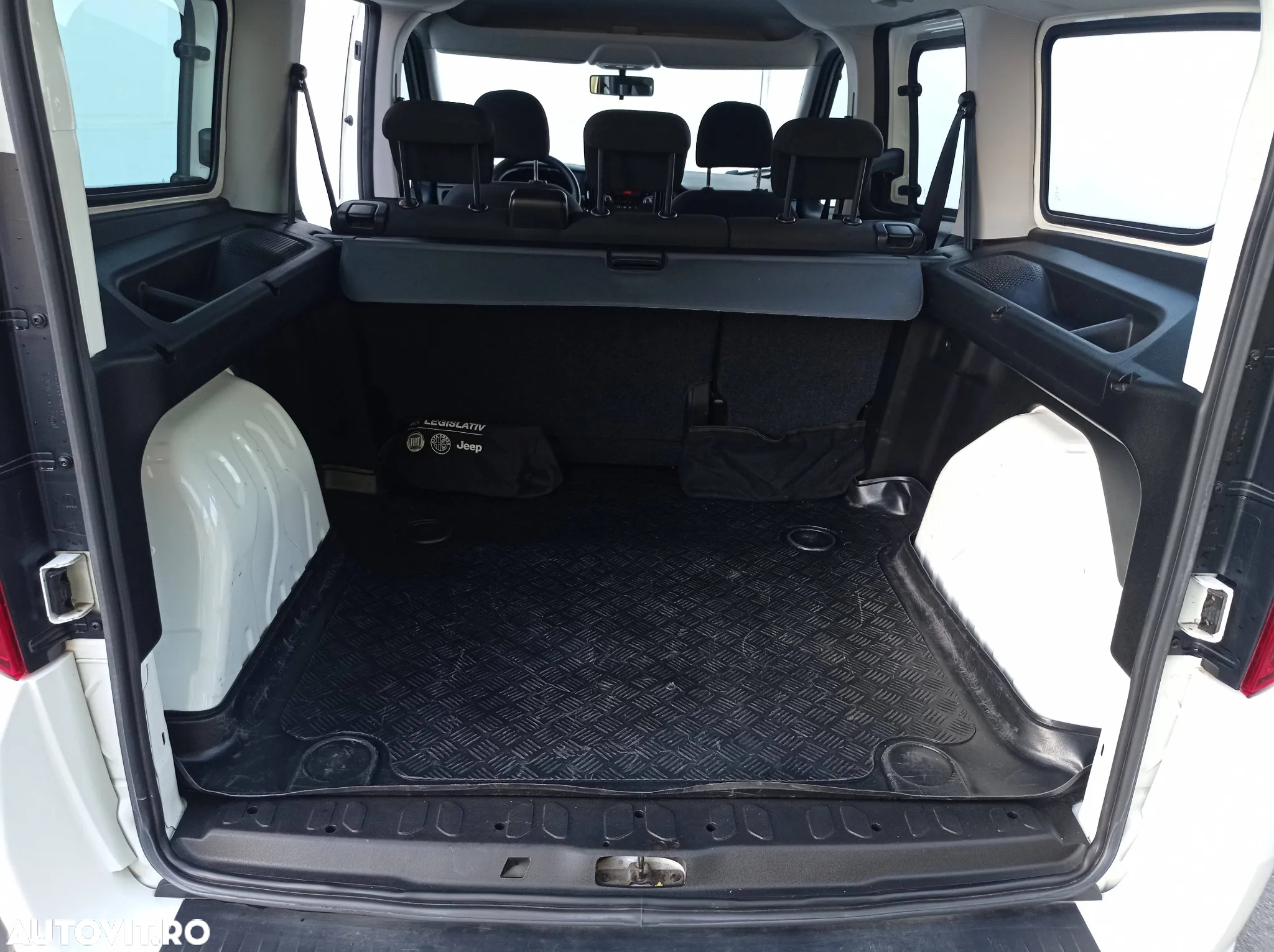 Fiat Doblo Combi 1.6 Mjet 105 CP Maxi Confort - 24
