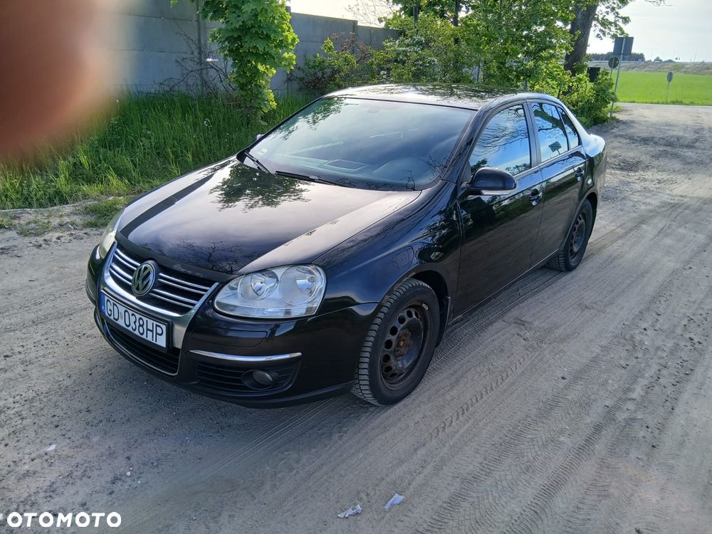 Volkswagen Jetta 1.9 TDI Sportline - 3