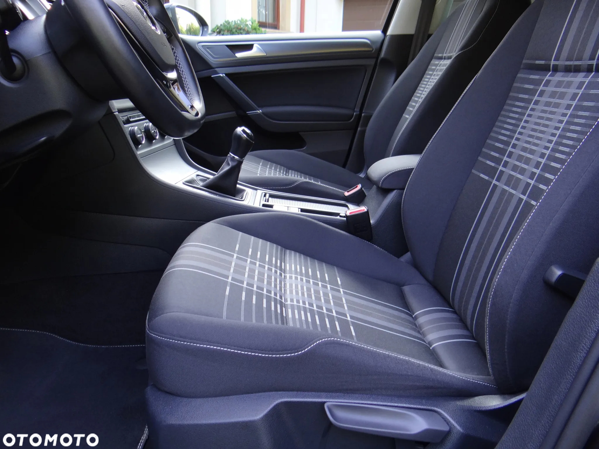 Volkswagen Golf 1.6 TDI BlueMotion Technology Lounge - 8