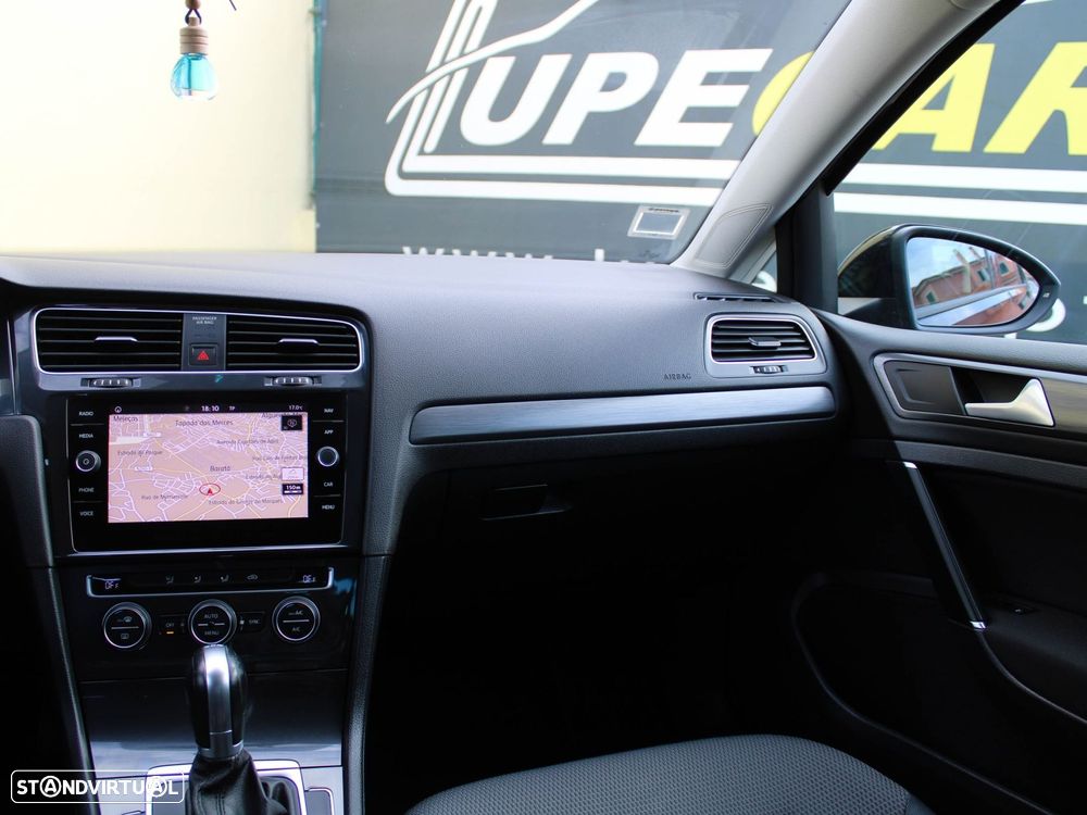 VW Golf 1.0 TSI Confortline DSG - 24
