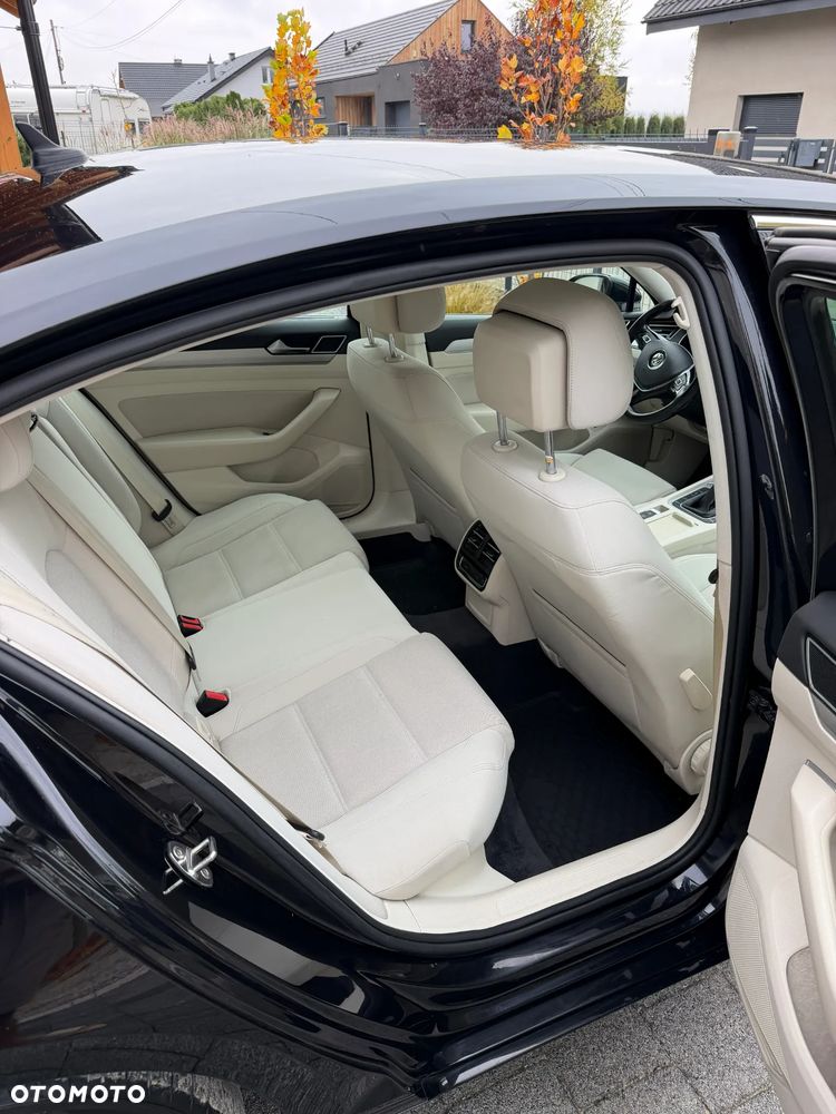 Volkswagen Passat - 10