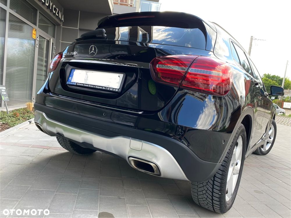 Mercedes-Benz GLA 200 7G-DCT Urban - 24