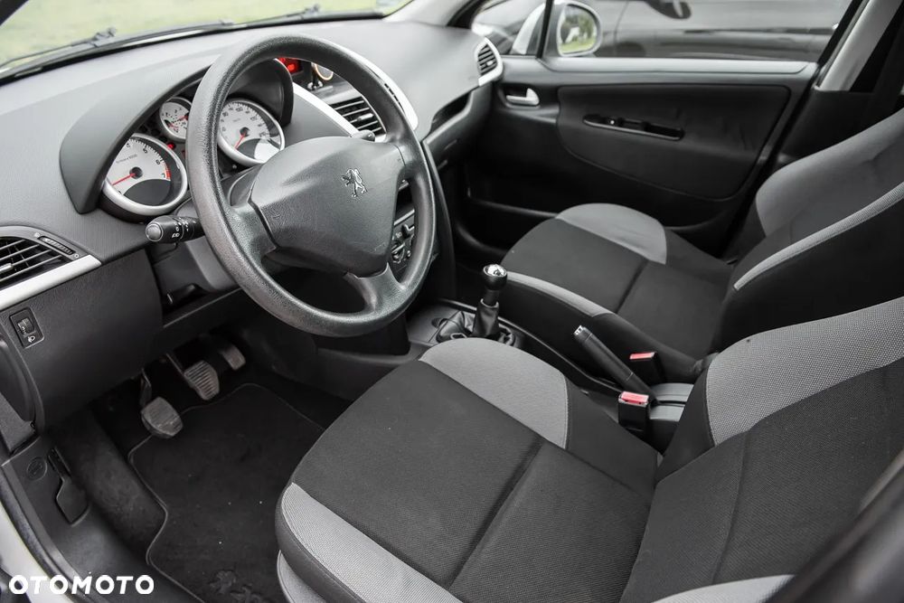 Peugeot 207 1.4 16V Trendy - 17