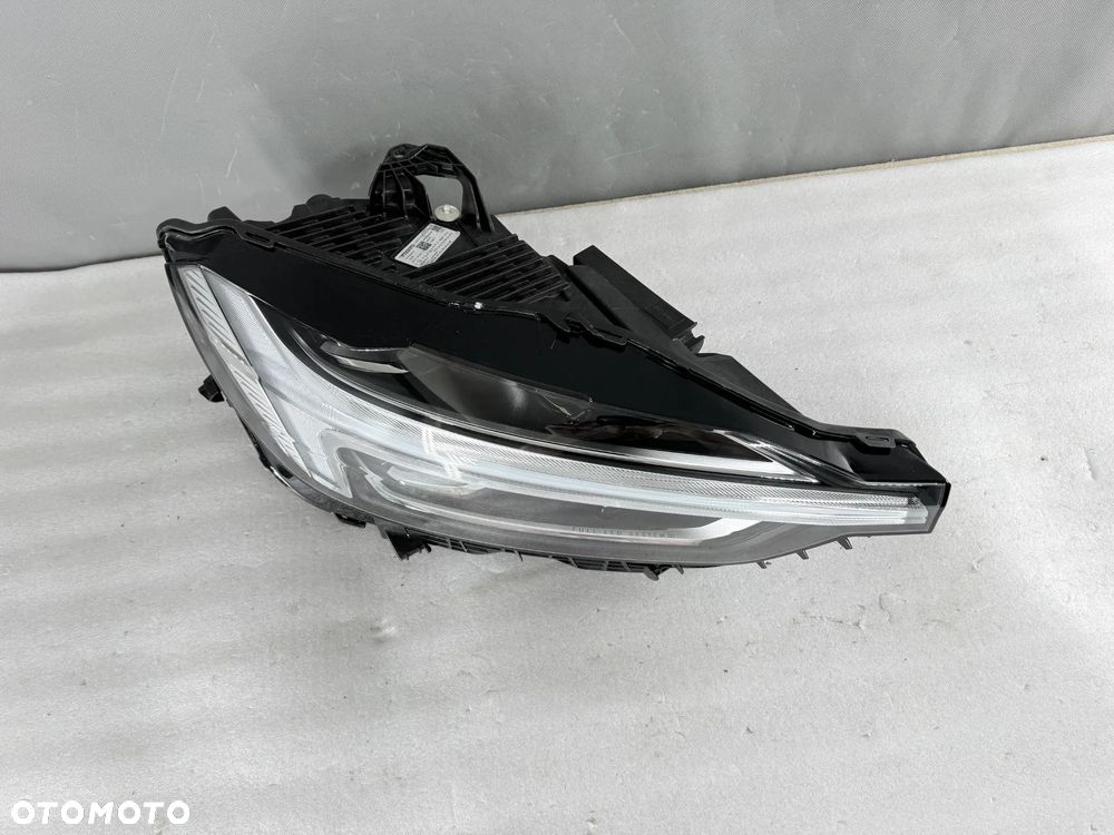 Reflektor Przód strona prawa Volvo XC60 II 31420418 LED FULL - 3