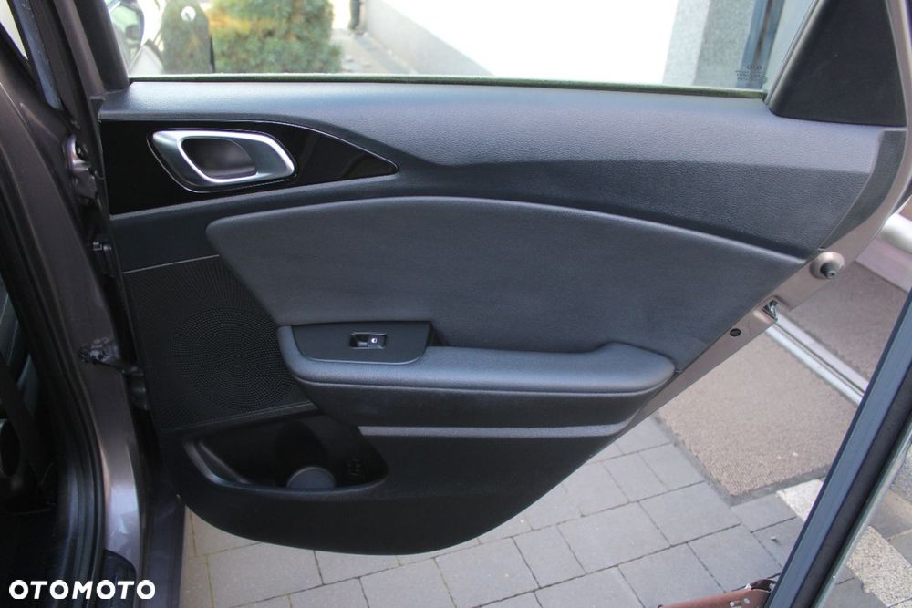 Kia Ceed - 21