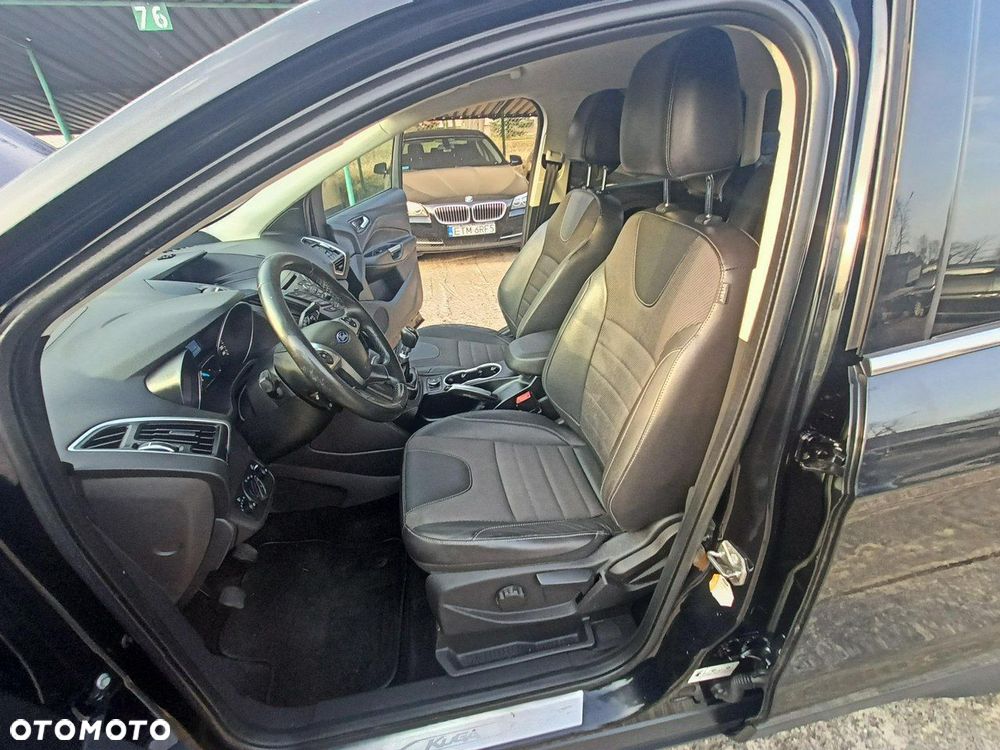 Ford Kuga 1.6 EcoBoost 2x4 Titanium - 32
