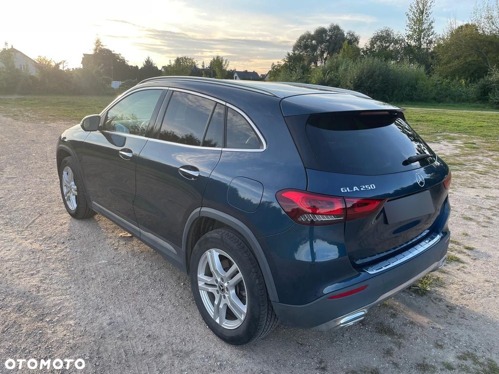 Mercedes-Benz GLA 250 8G-DCT - 3