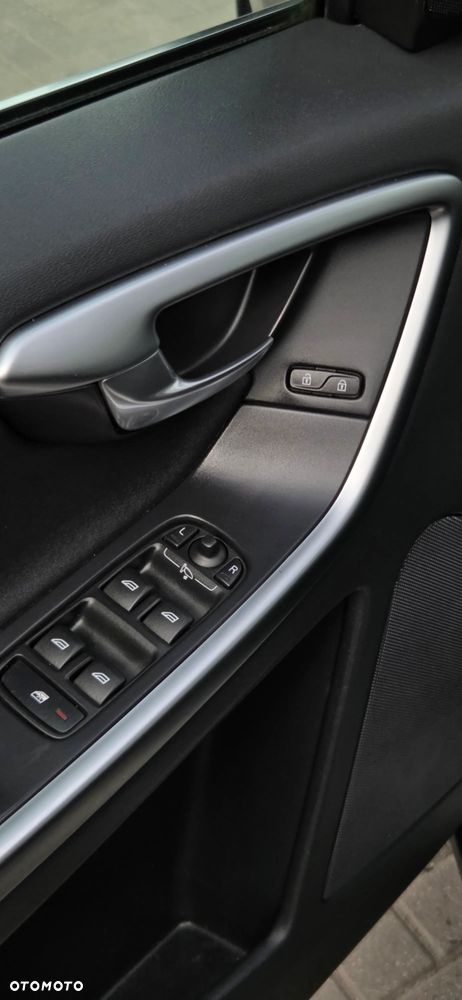 Volvo XC 60 D4 Geartronic Momentum - 24