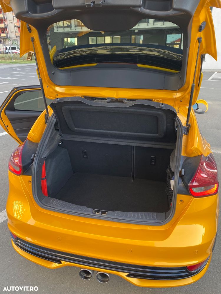 Ford Focus 2.0 EcoBoost ST - 14