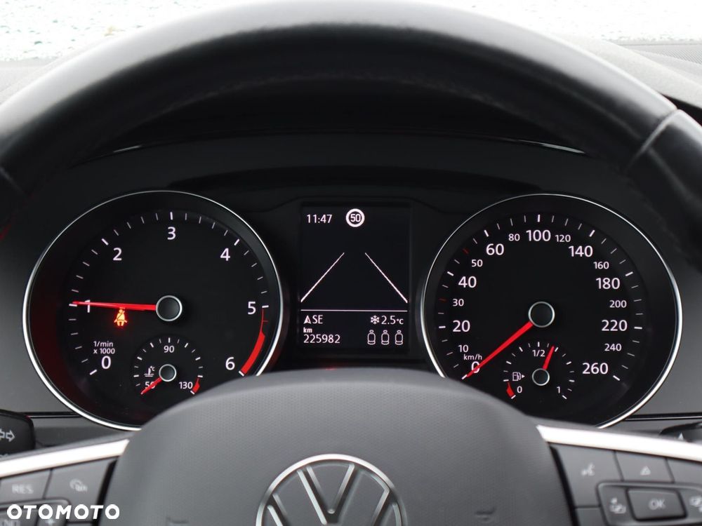 Volkswagen Passat - 14