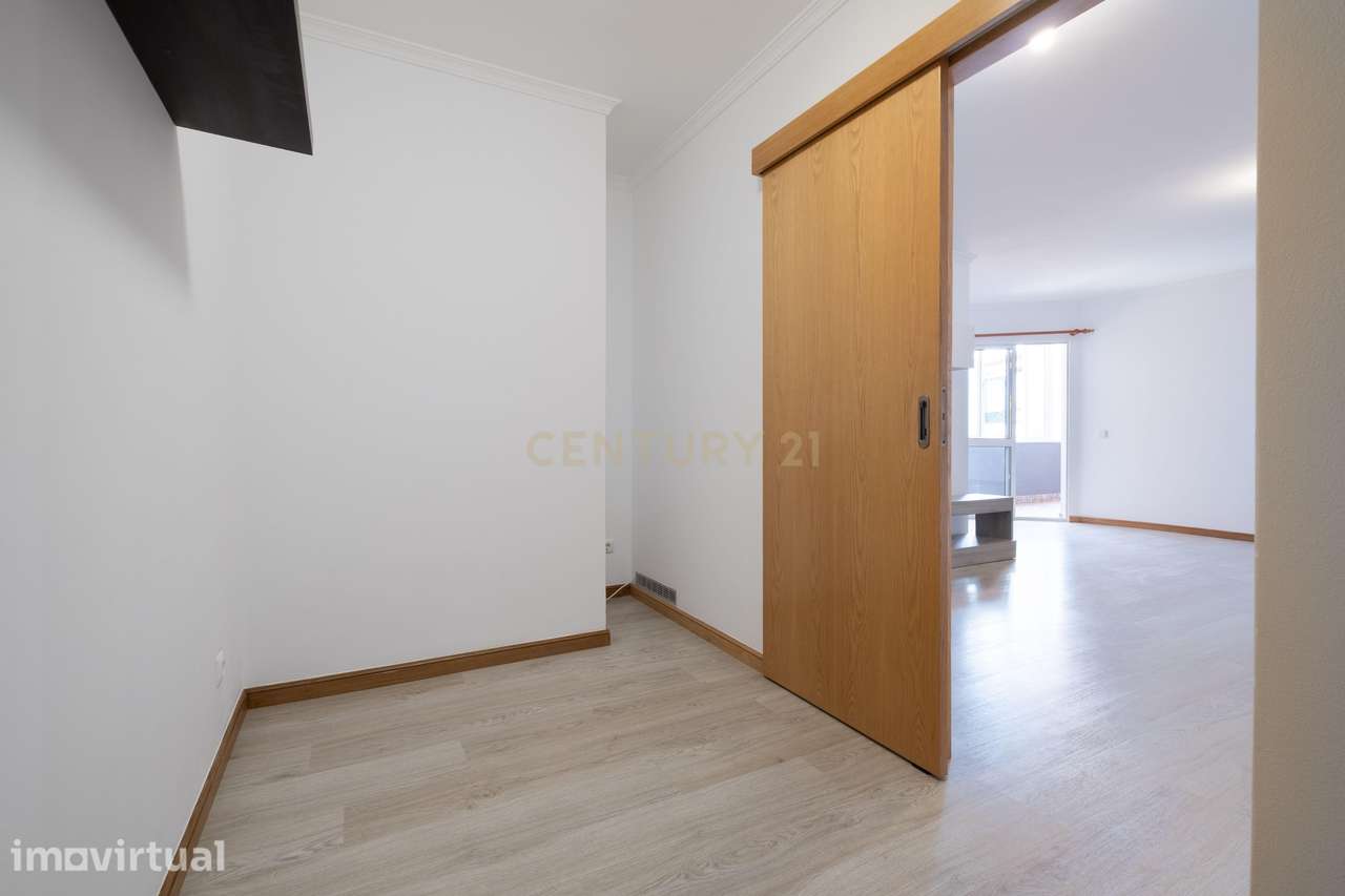 Apartamento T2 para Arrendamento – Centro do Funchal, Ilha da Madeira - Grande imagem: 5/23