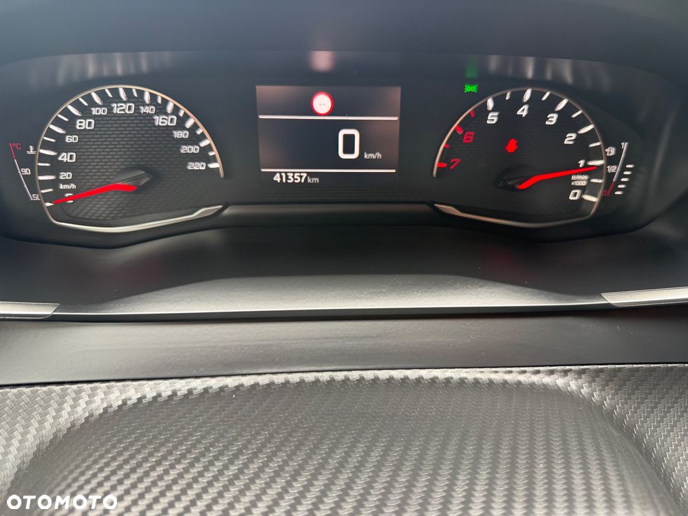 Peugeot 208 TURBO 100 Style - 21