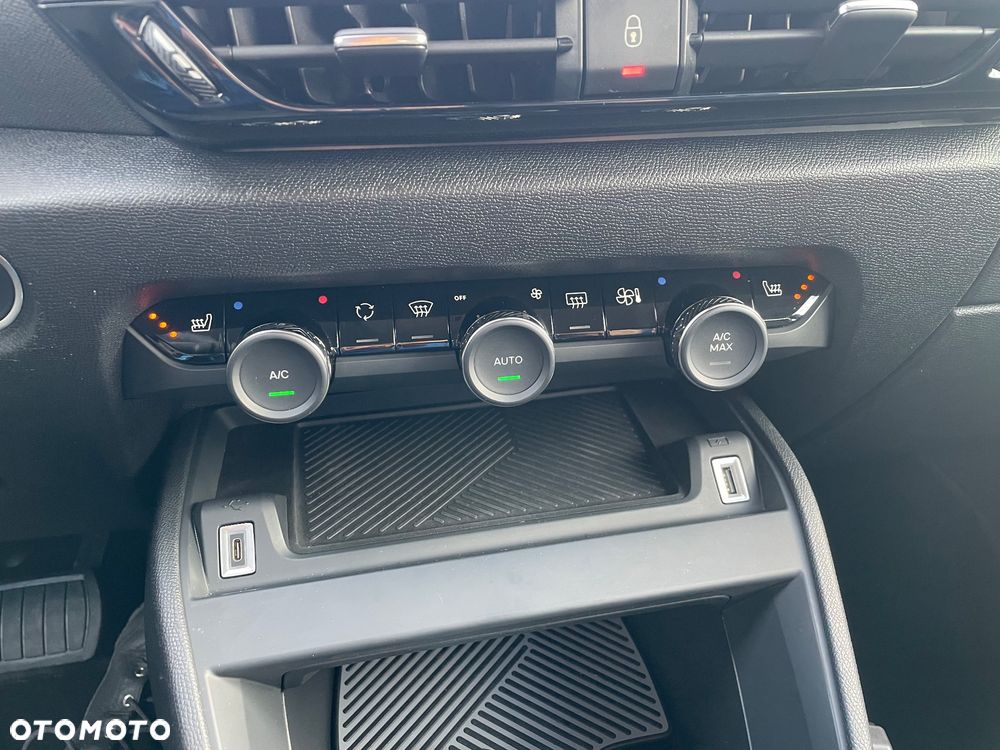 Citroën C4 PureTech 130 Stop&Start EAT8 SHINE - 26