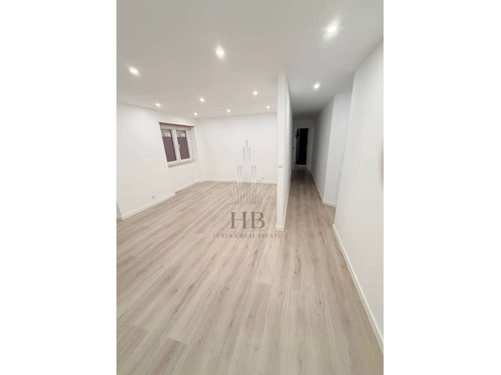 Apartamento T2 totalmente remodelado | São Carlos | Mem Martins - Grande imagem: 5/9