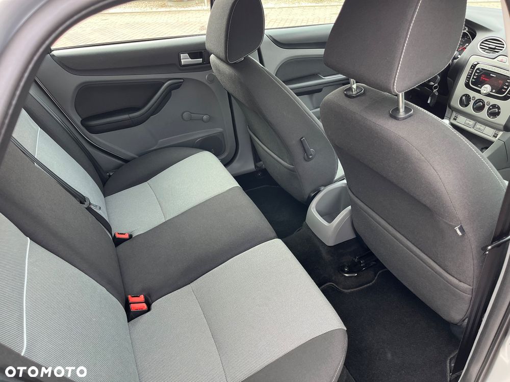 Ford Focus 1.6 Ti-VCT Trend + - 18