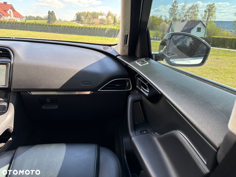 Jaguar F-Pace 25t AWD Prestige - 2