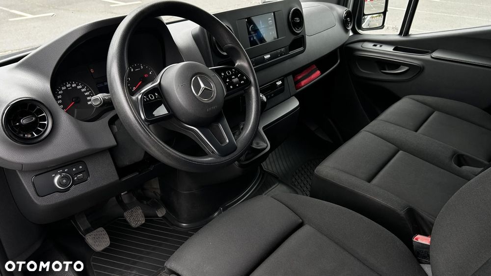 Mercedes-Benz Sprinter - 11