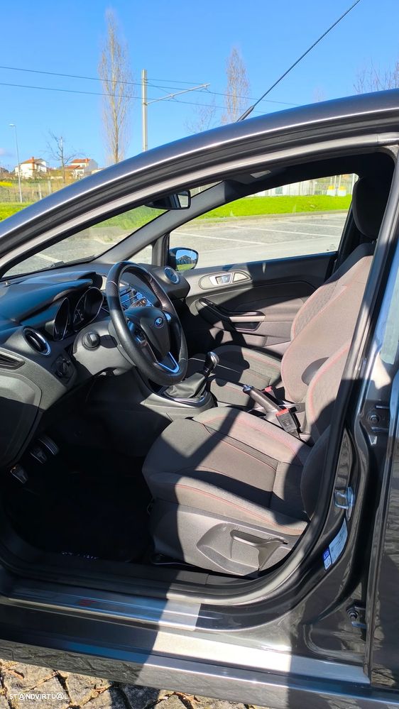 Ford Fiesta 1.5 TDCi S&S ST-LINE - 13