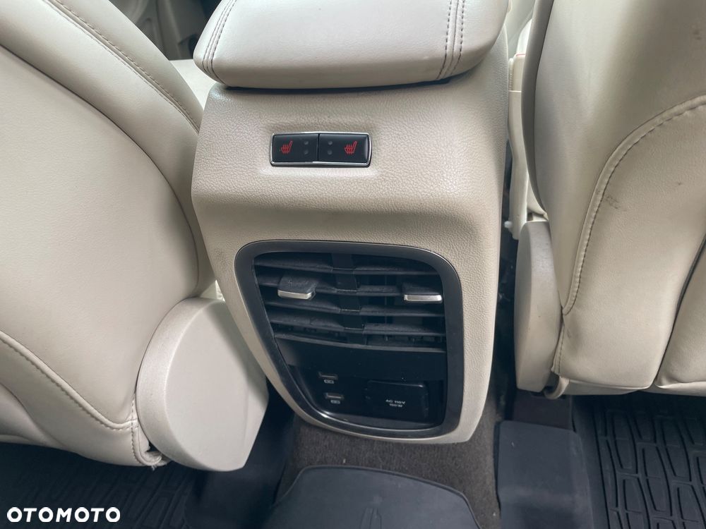 Lincoln MKC - 35