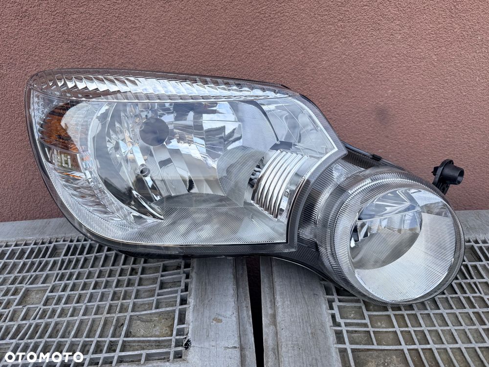 Lampa przednia SKODA YETI ZWYKŁA PRAWA EUROPA ORYGINALNA AL - 1