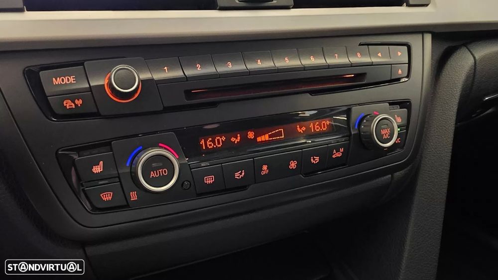 BMW 318 d Touring Aut. Sport Line - 52