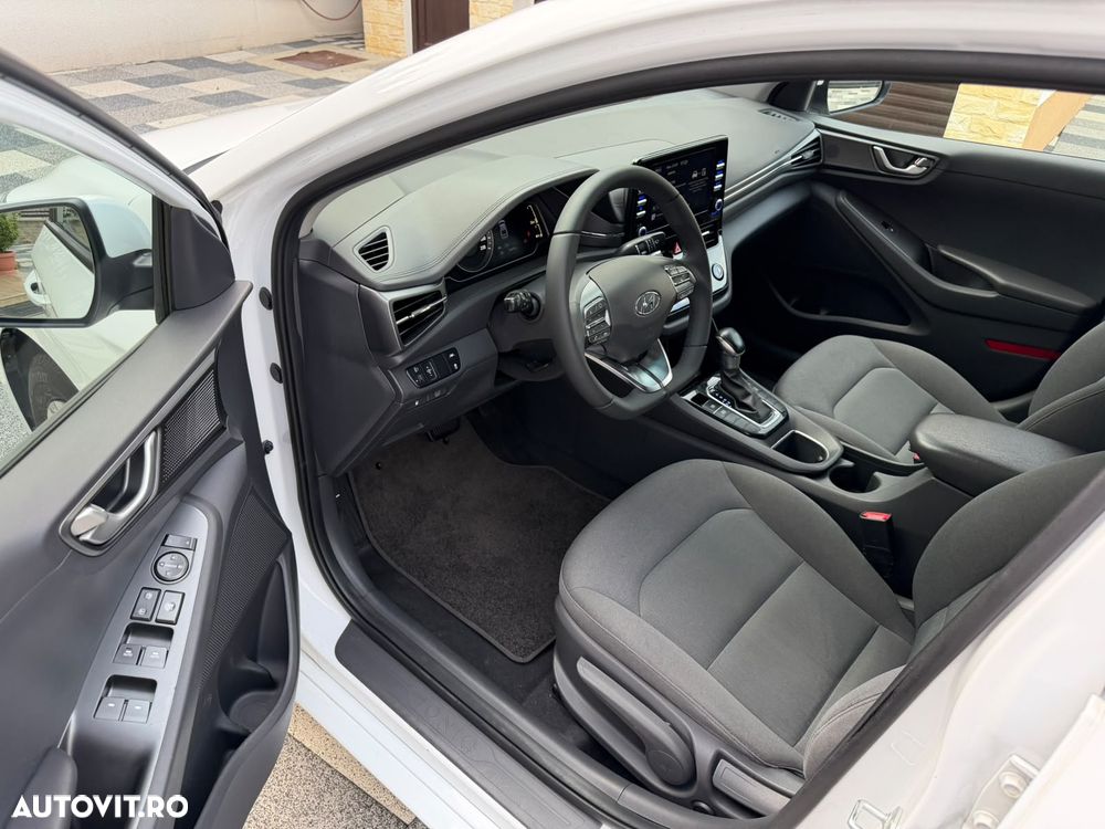 Hyundai IONIQ - 7