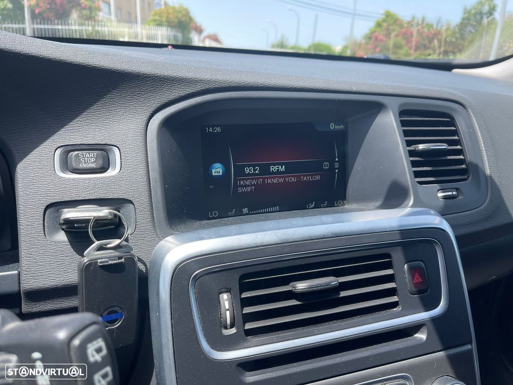 Volvo V60 D6 Plug-In-Hybrid AWD Geartronic Momentum - 10