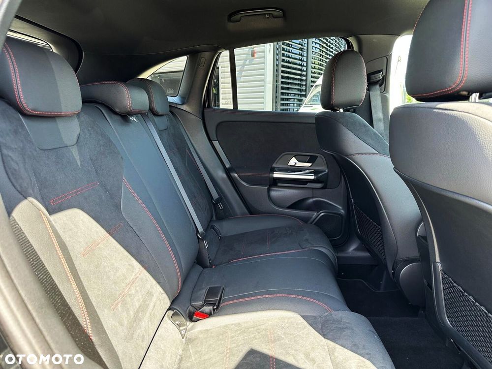 Mercedes-Benz GLA 200 4-Matic AMG Line - 15