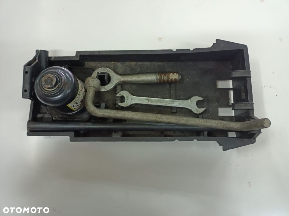 ZESTAW KLUCZY LEWAREK UCHO IVECO DAILY 29L 35S 99- - 1