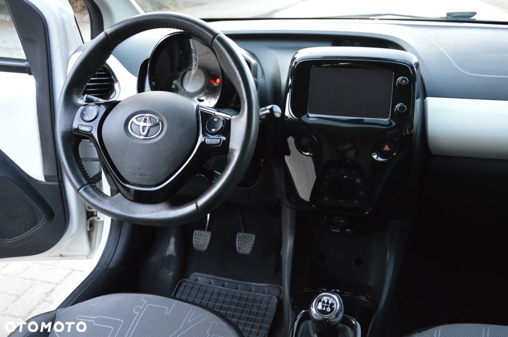 Toyota Aygo x mit x-business Paket - 19