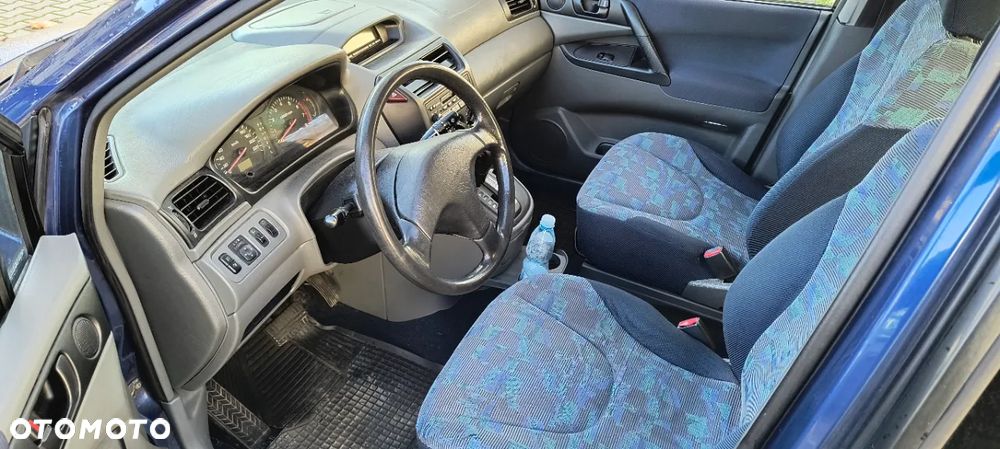 Mitsubishi Space Runner - 7