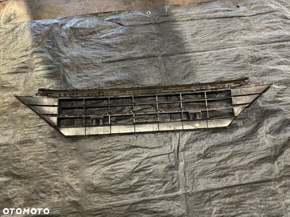 VW Tiguan II 5NA kratka zderzaka środkowa 5NA853677 - 2